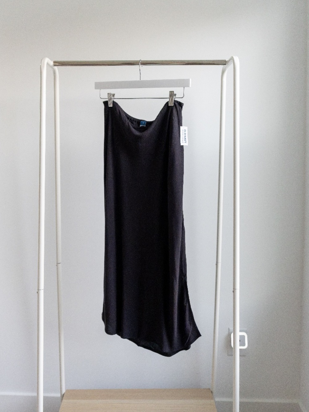 NWT Old Navy Black Midi Skirt - Medium